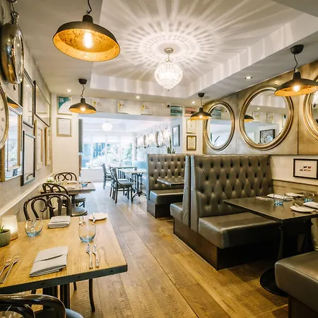 1863 Restaurant With بيت ضيافة بولي بريدج