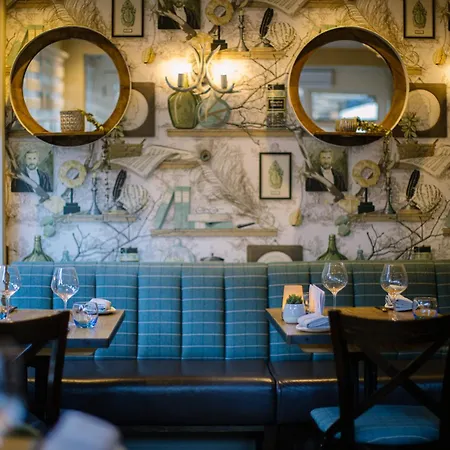 1863 Restaurant With بولي بريدج