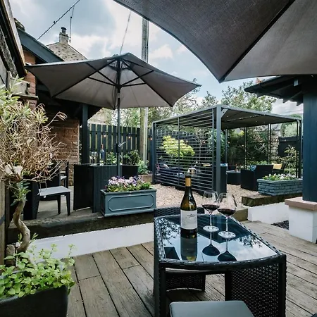 1863 Restaurant With 풀리 브리지